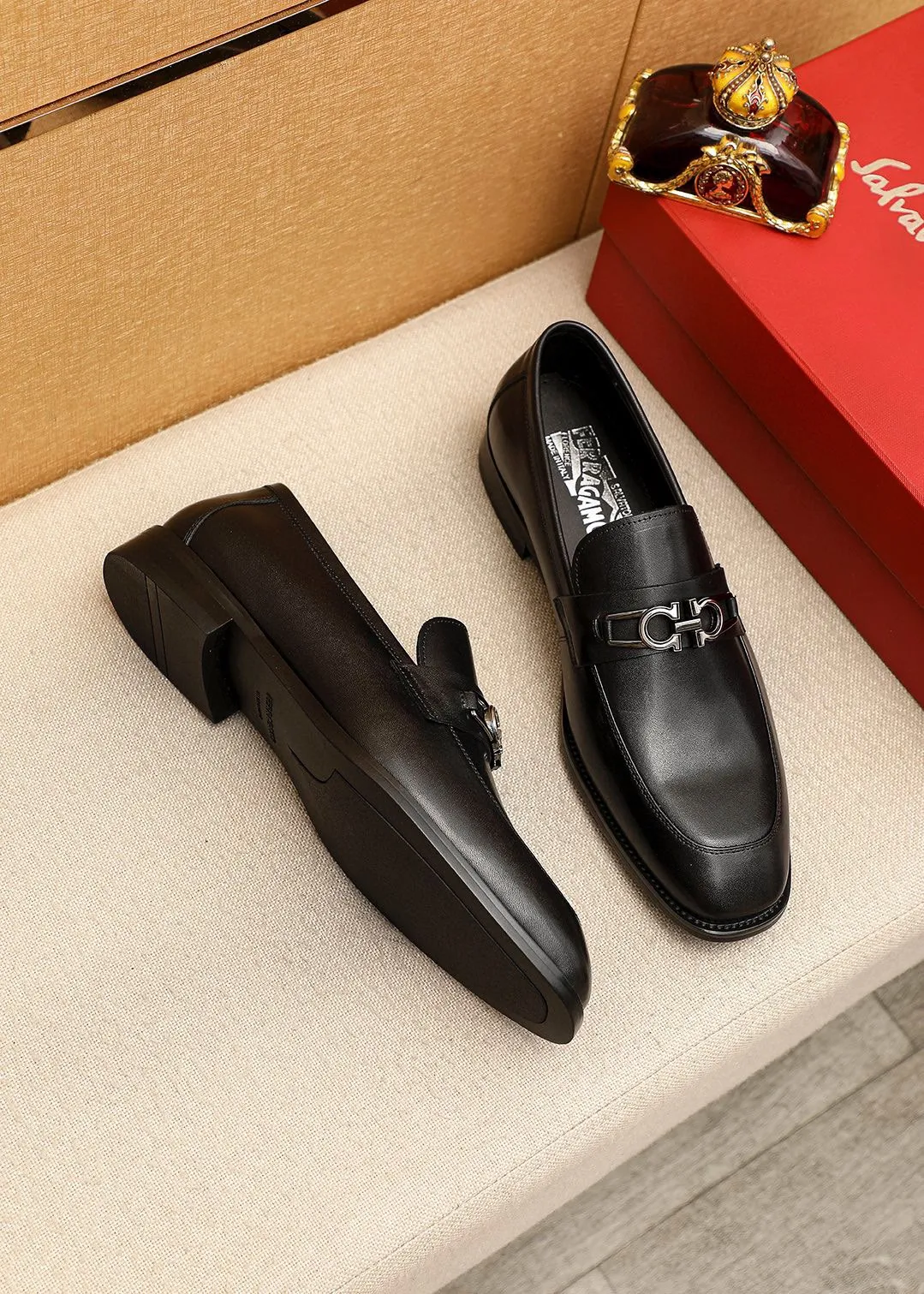 Men's shoes 💰480 💐 Product trademark: Ferragamo "Ferragamo" casual leather shoes Regular size: 38-44 (45.46🉑️customized) Product materials: Selected imported first-layer calfskin upper + luxury hardware buckle, imported water-dyed cow leather lining. Strong three-dimensional visual effect, original rubber outsole Color: 1⃣️color optional